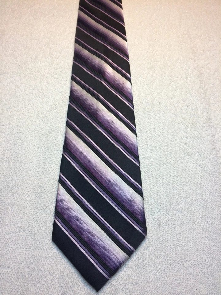Gravata masculina Birmânia Bibas 3,5 x 60 preta e prata com listras roxas  - Imagem 2 de 4