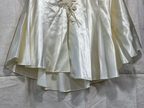 Scialle da sera o giacche da letto vintage raso bianco sporco/crema vendute ciascuna - Foto 15 di 18