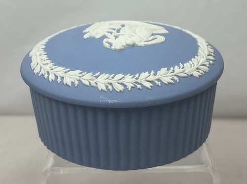 Wedgwood Blue Jasperware grande scatola di caramelle con coperchio rotondo scanalato con scatola originale - Foto 4 di 7