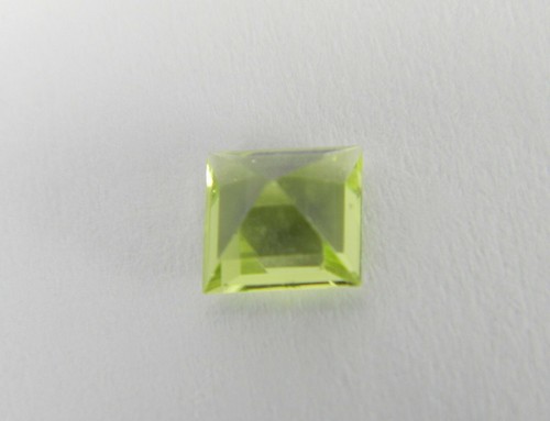 .60 Carats Natural Green Arizona Peridot Faceted Gemstone Square PRT85 - Picture 2 of 2