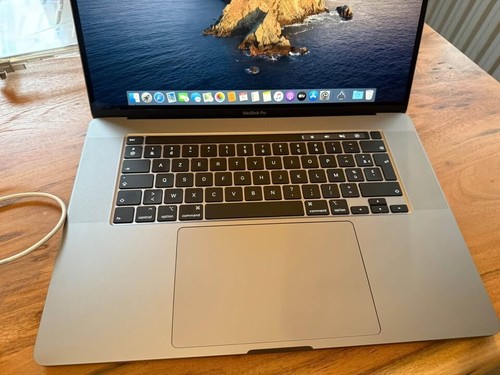 MacBook Pro 16’ Touch Bar intel i9 16gb ram 1tb ssd - Photo 7/8