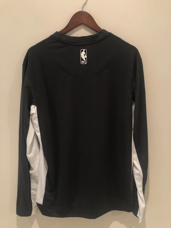 Nueva Camisa Detroit Pistons Calentamiento L/S Gris Talla Pequeña NBA Authentics AV0900-060 Foto 3 de 4