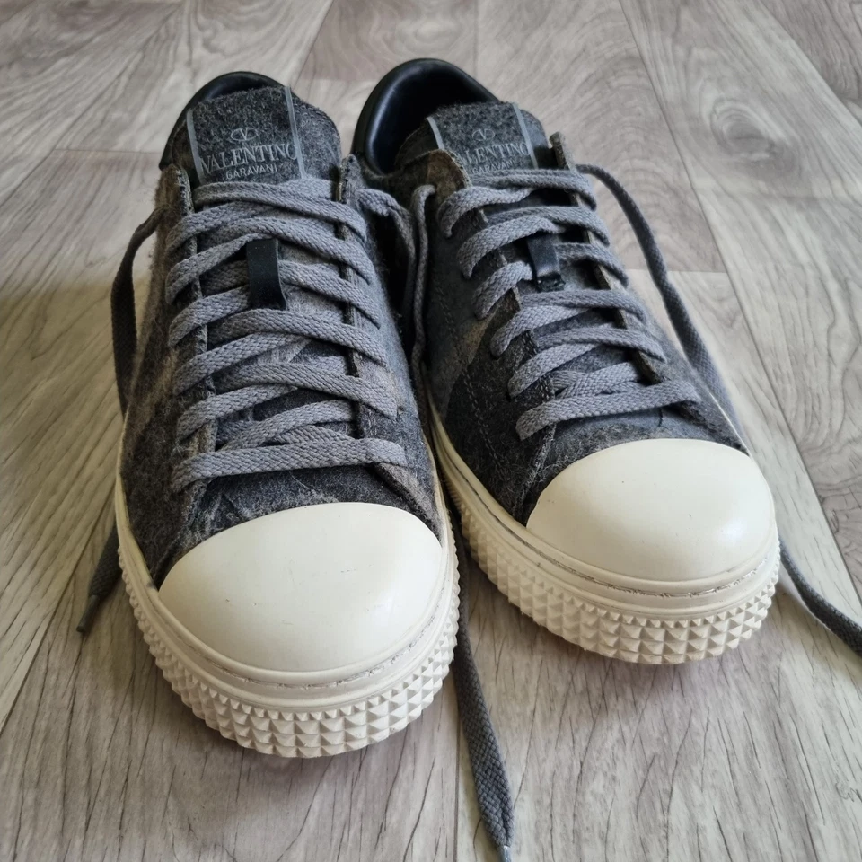 Zapatillas Valentino Garavani Camubutterfly Camufladas Bordadas Gris 9.5 EE. UU. Foto 2 de 4