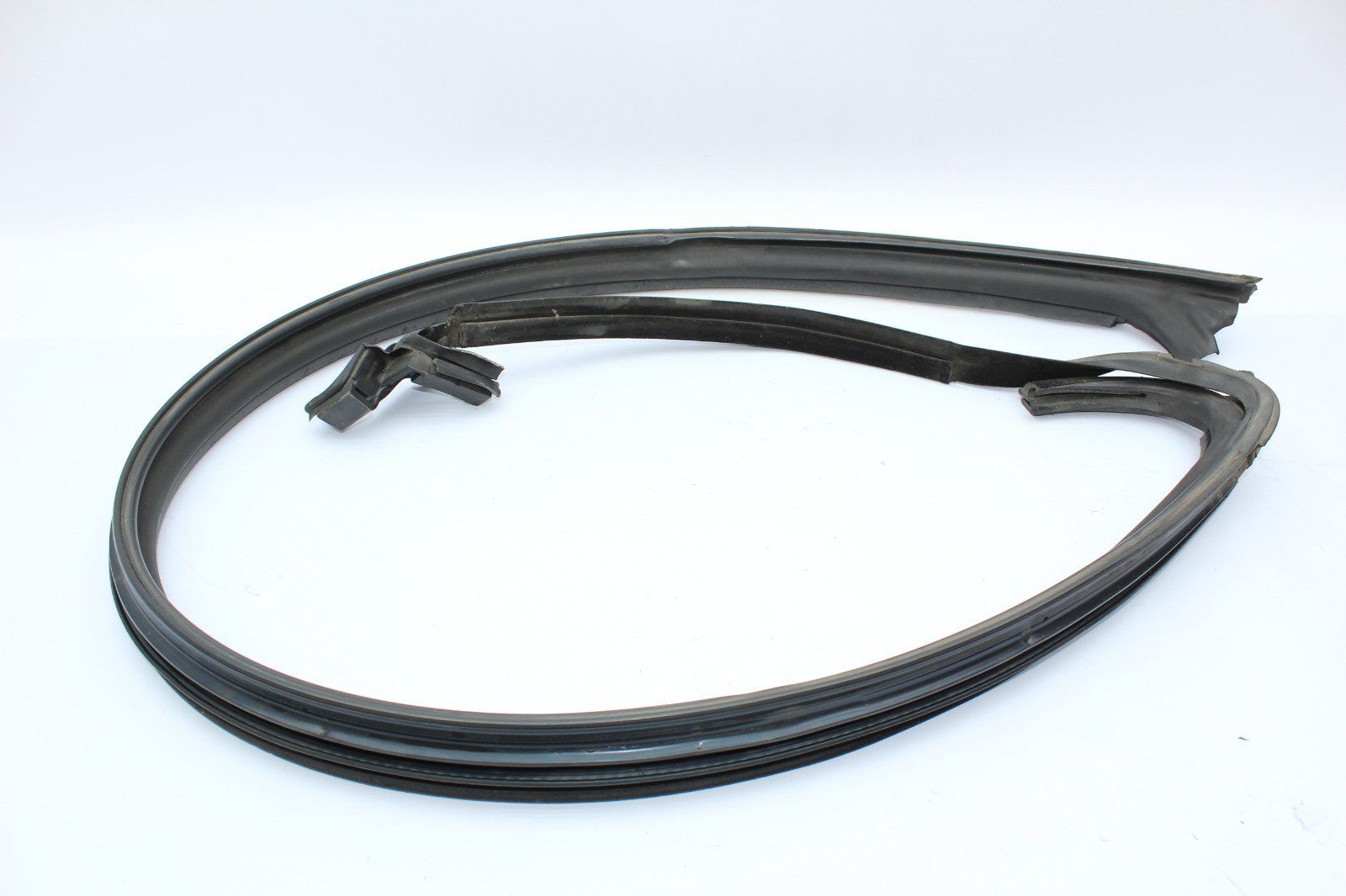 2003-2010 Bentley Continental Right Upper Door Weatherstrip Seal OEM 3W8867368L