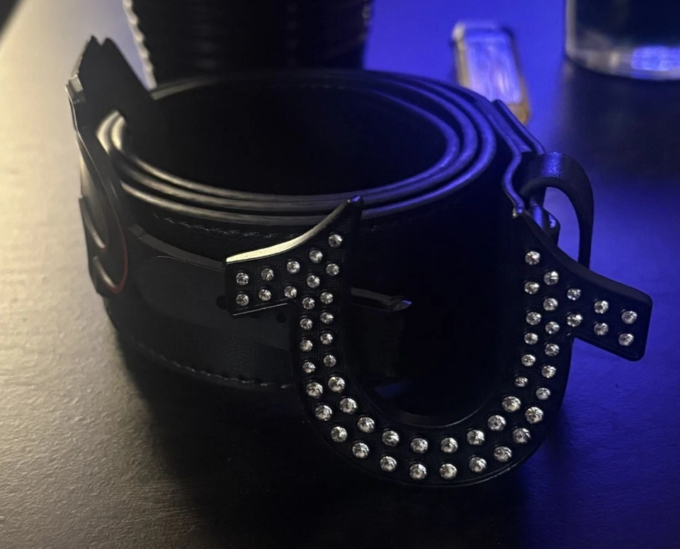 Cinturón de cuero True Religion con hebilla con logotipo de estrás negro #TR304975 talla 42 Foto 4 de 4