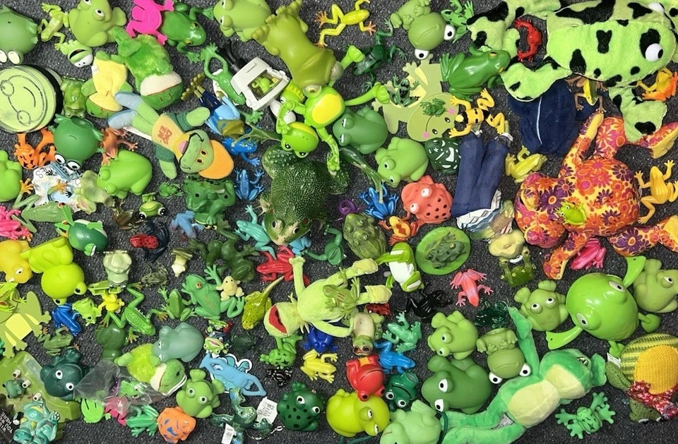 HUGE Frog Figures Toys Collection 125+ Toads Bullfrogs Lifelike Lots Of Vintage - Image 4 of 4