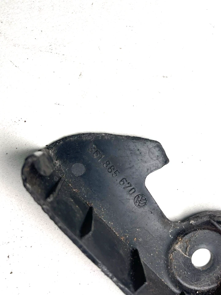 Volkswagen Squareback 1973 cierre asiento trasero cubierta de plástico Foto 4 de 4