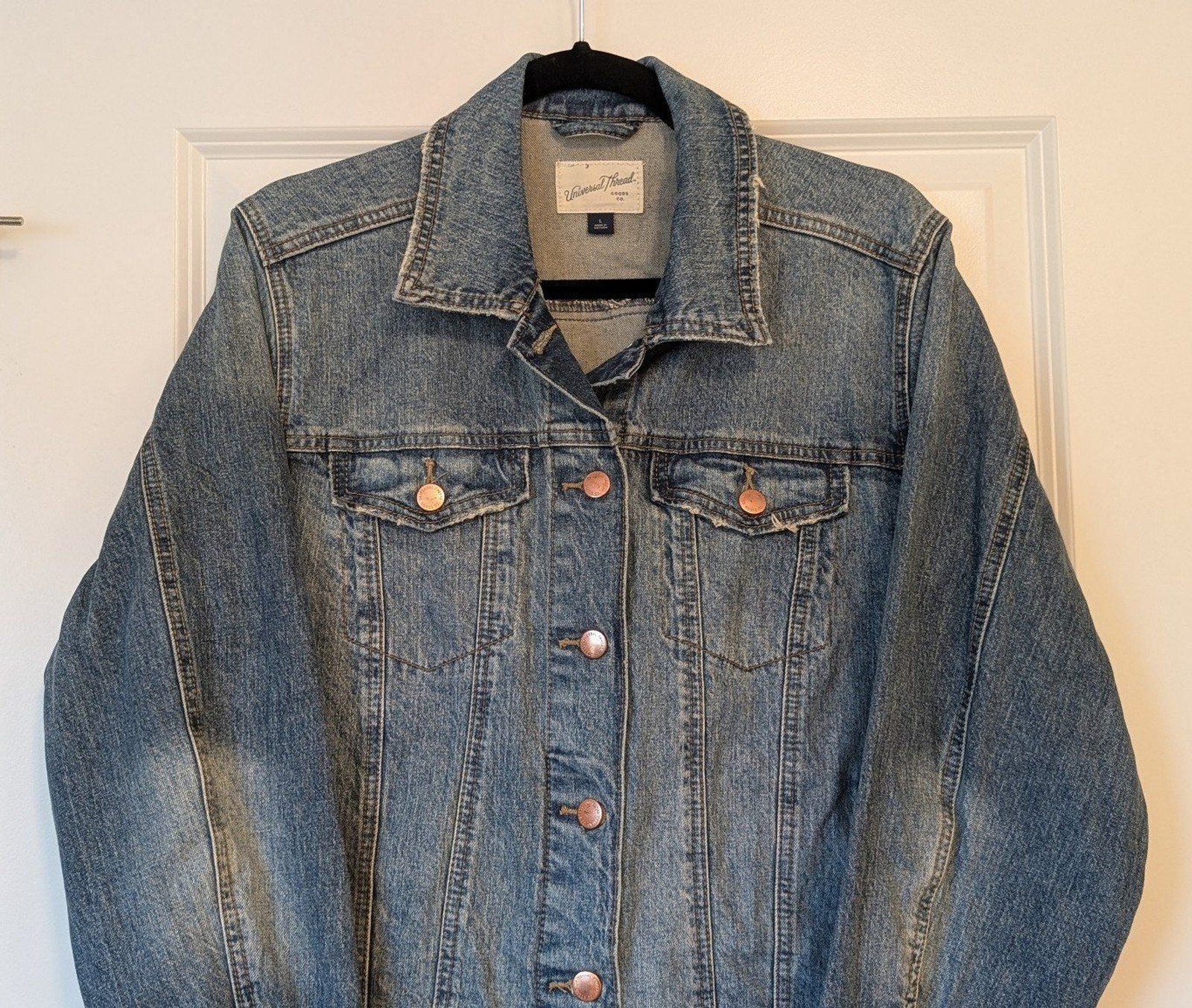 Universal Thread Button Front Medium Wash Jean Co… - image 3