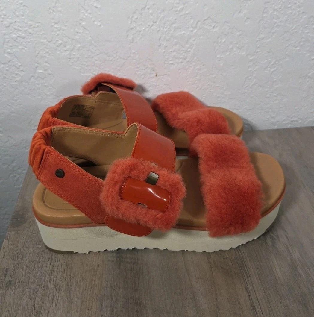 Sandali da donna UGG Fluff Chella in pelle di pecora rosso rock con cinturino taglia US 6 5