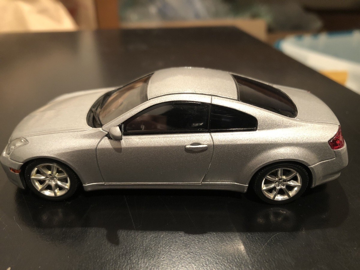 EBBRO Schuco NISSAN ミニカー フィギュア まとめ売り 1/43 Ebbro Nissan Skyline GT-R R34 V.SPEC in Magic Purple
