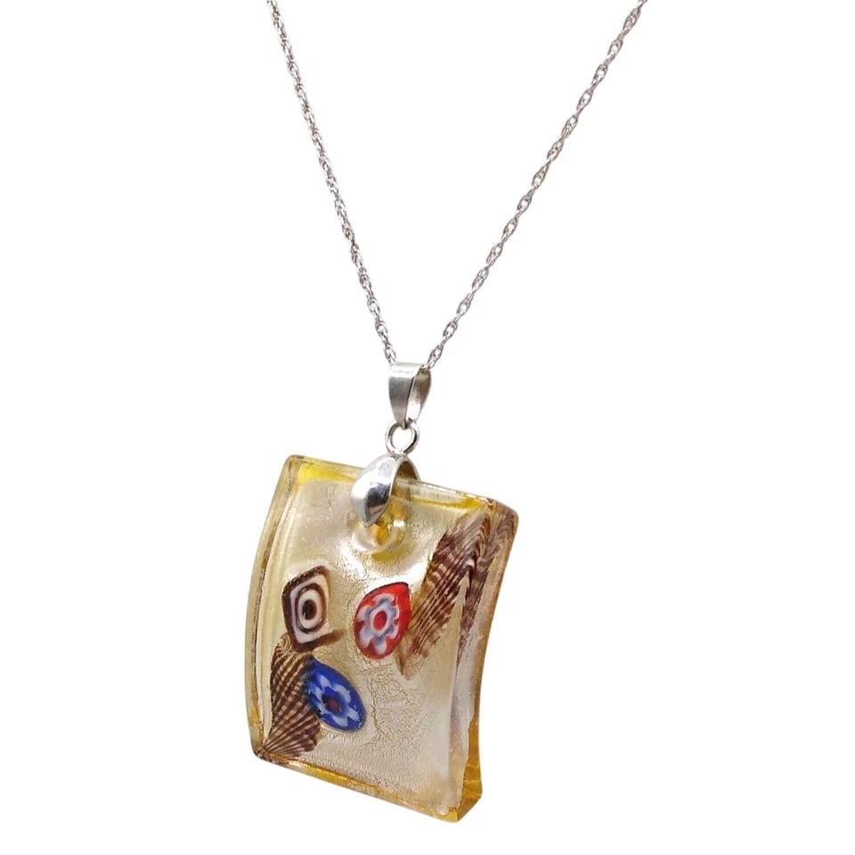 Colgante Millefiori de vidrio artístico dicroico con baño de oro blanco de 18 quilates en delicada estrella Foto 2 de 4