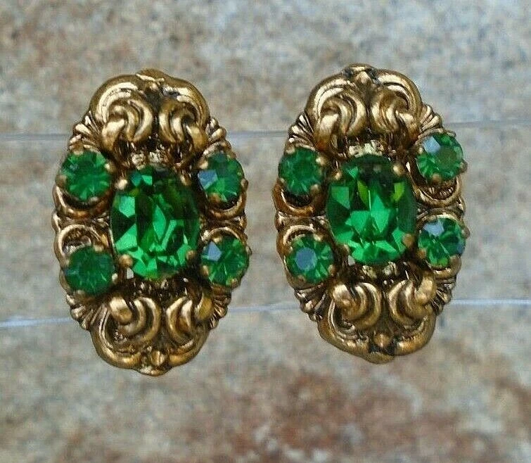 Emerald green clip on earrings deals