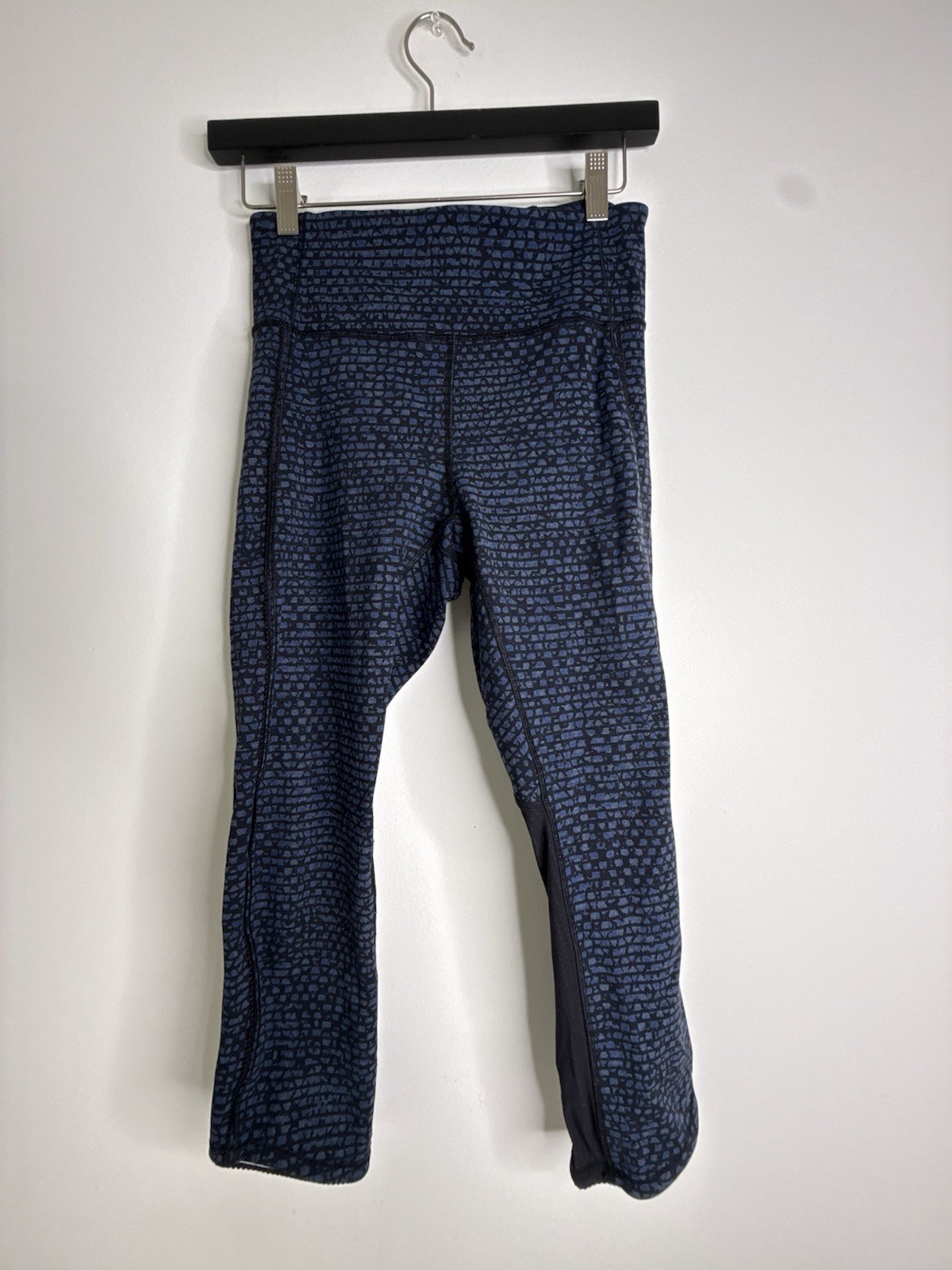 Lululemon Blue Black Print Crop Leggings Women Size 6 Athletic Yoga Pants