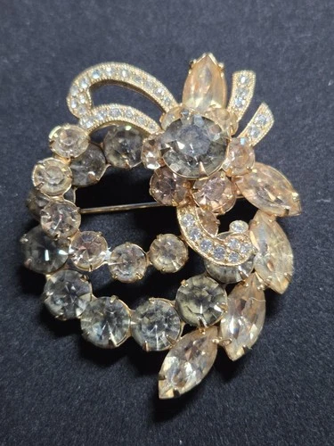 Vintage Eisenberg Ice 7176 Rhinestone Wreath Bow Brooch Gold Tone Signed