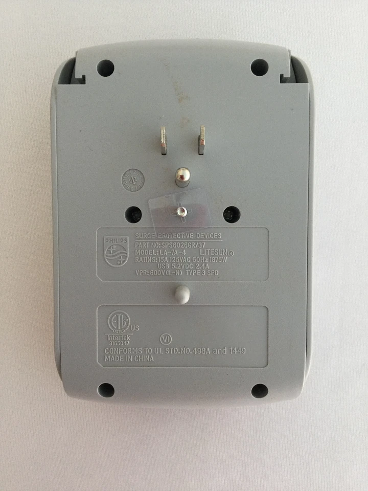 PHILIPS 6-Outlet Surge Protector with 2 USB Ports, Compact Adapter - Used - Image 3 of 4