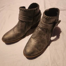 Not Rated Womens Gray Belted Ankle Cowgirl Western Boots Size 9
