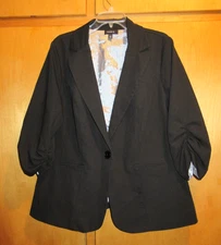 Torrid 2/2X Black Suit Jacket Blazer One-Button Lined 3/4 Sleeves Office NWOT