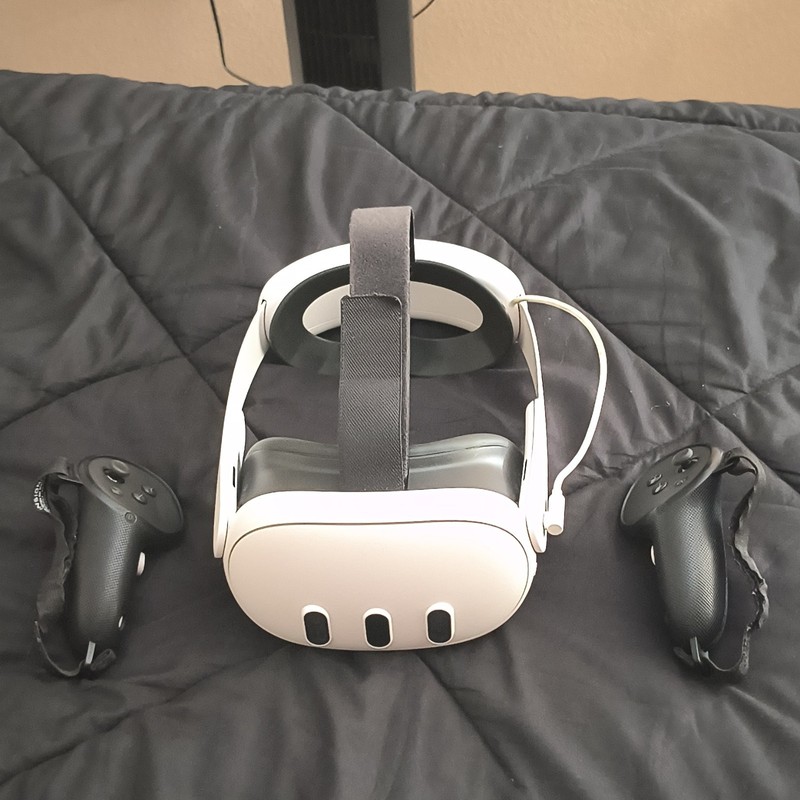 Meta Quest 3 128 Gb With Controllers And Elite Strap With Battery