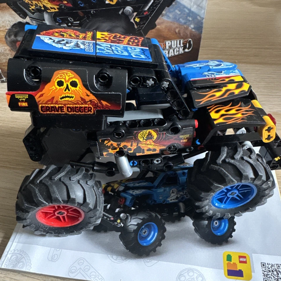 LEGO Technic 42219 Monster Jam Grave Digger Fire and Ice, photo 3 of 5