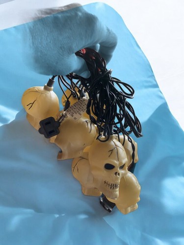 Vintage 10-Ft Halloween Skeleton Head Hanging Lights Working, Spooky Decoration - Picture 4 of 5