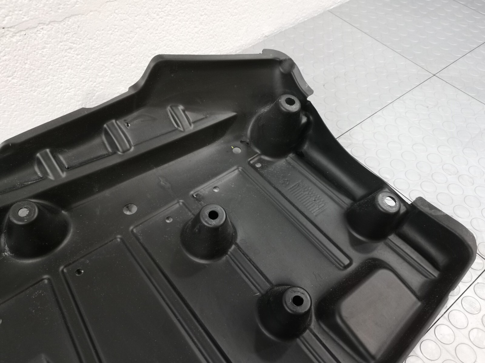 17-20 MASERATI Levante REAR  BUMPER UNDER COVER SPLASH SHIELD TRIM