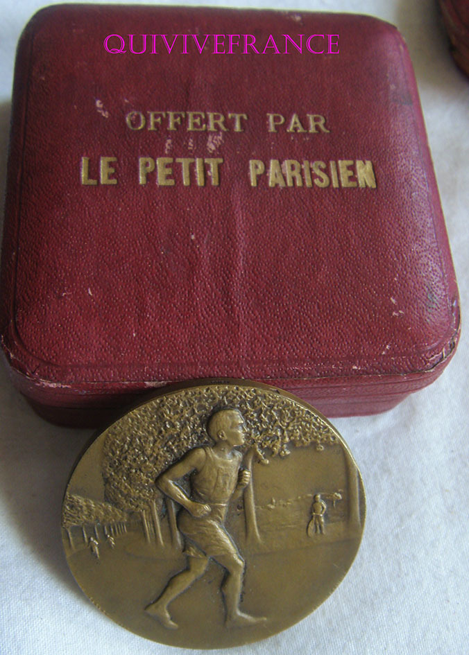 III REPUBLIC Médaille, Offert par le Petit Parisien fme_603566 Medals