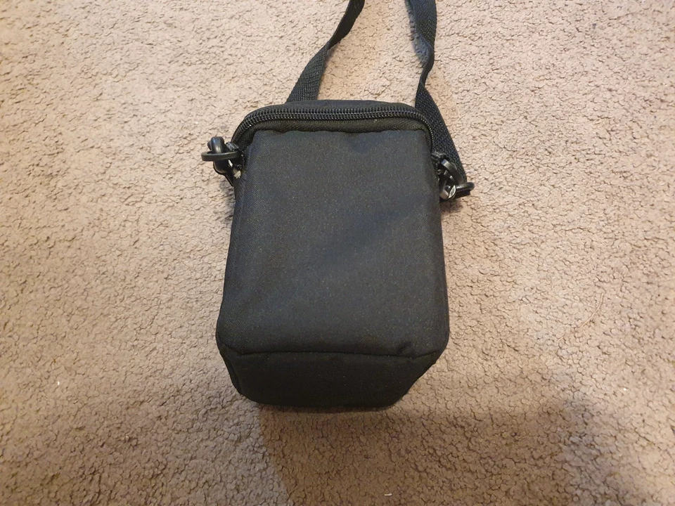 Case Logic Camera Bag (I have many more bags for sale) - image 2 of 4