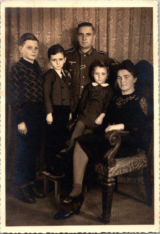 WW2 WWII German Army Military Wehrmacht Photo Photograph Postcard Soldier Family