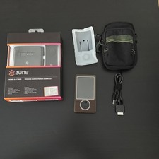 Microsoft Zune 30 White (30GB) Digital Media Player + AV Dock Bundle – Extras