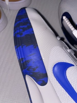 Nike ISOFLY SIZE 5y white and blue 