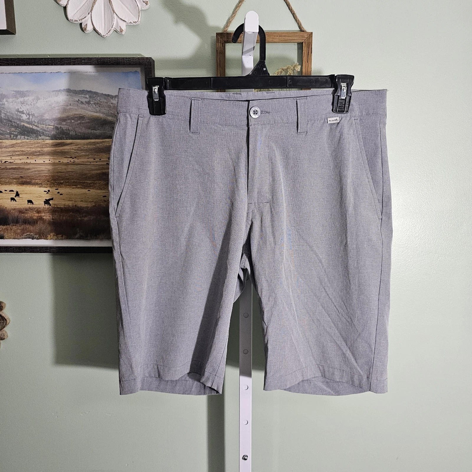 Travis Mathew Beck Golf Short 9" Inseam Light Gray Mens 34