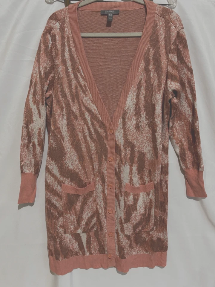 Cárdigan largo con botones Lisa Rinna bolsillos para mujer talla 1X estampado animal artístico Foto 3 de 4