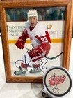 Kris Draper autographed photo and puck in stand — photo 1