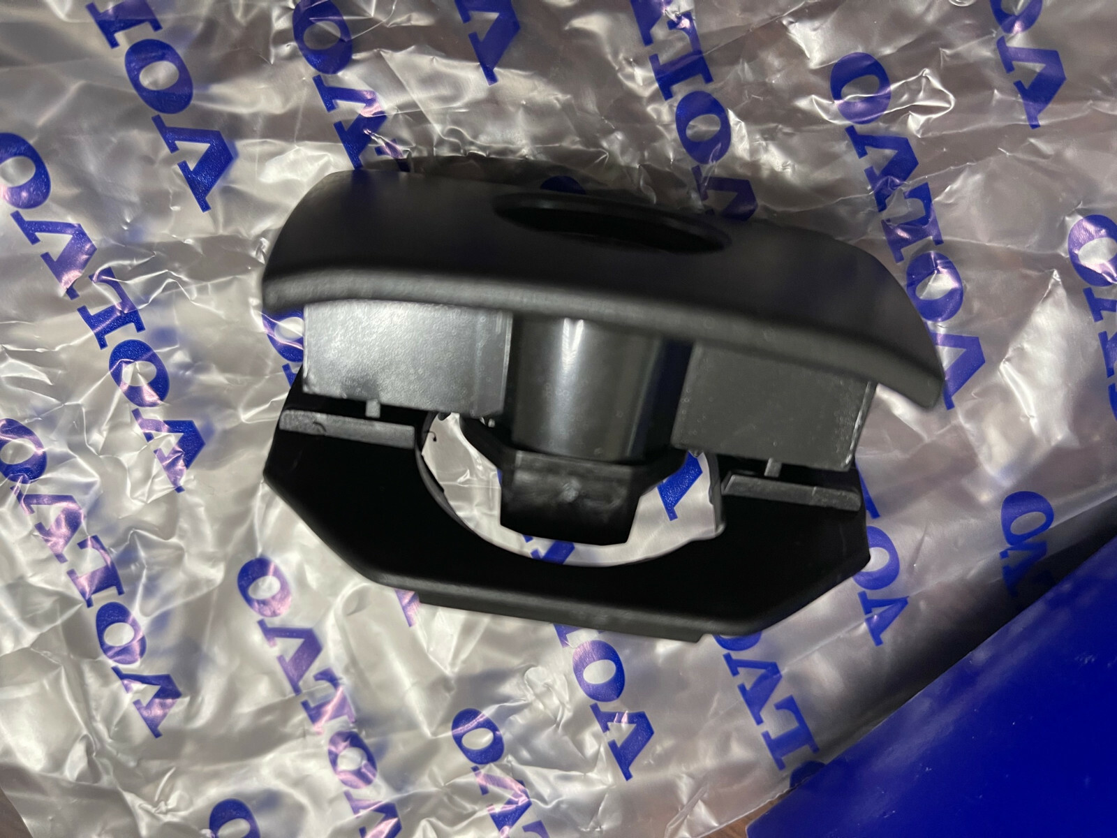 Volvo XC90 0214 Door handle glove locker 30643013 NEW OEM Glove Box