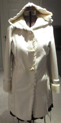 Cold Water Creek Small S Women's Hooded Cream Colored Coat w 4 Shark Teeth Close