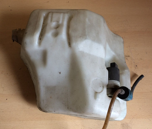 VW Passat 35i Waschwasserbehälter + Pumpe 3A0955453
