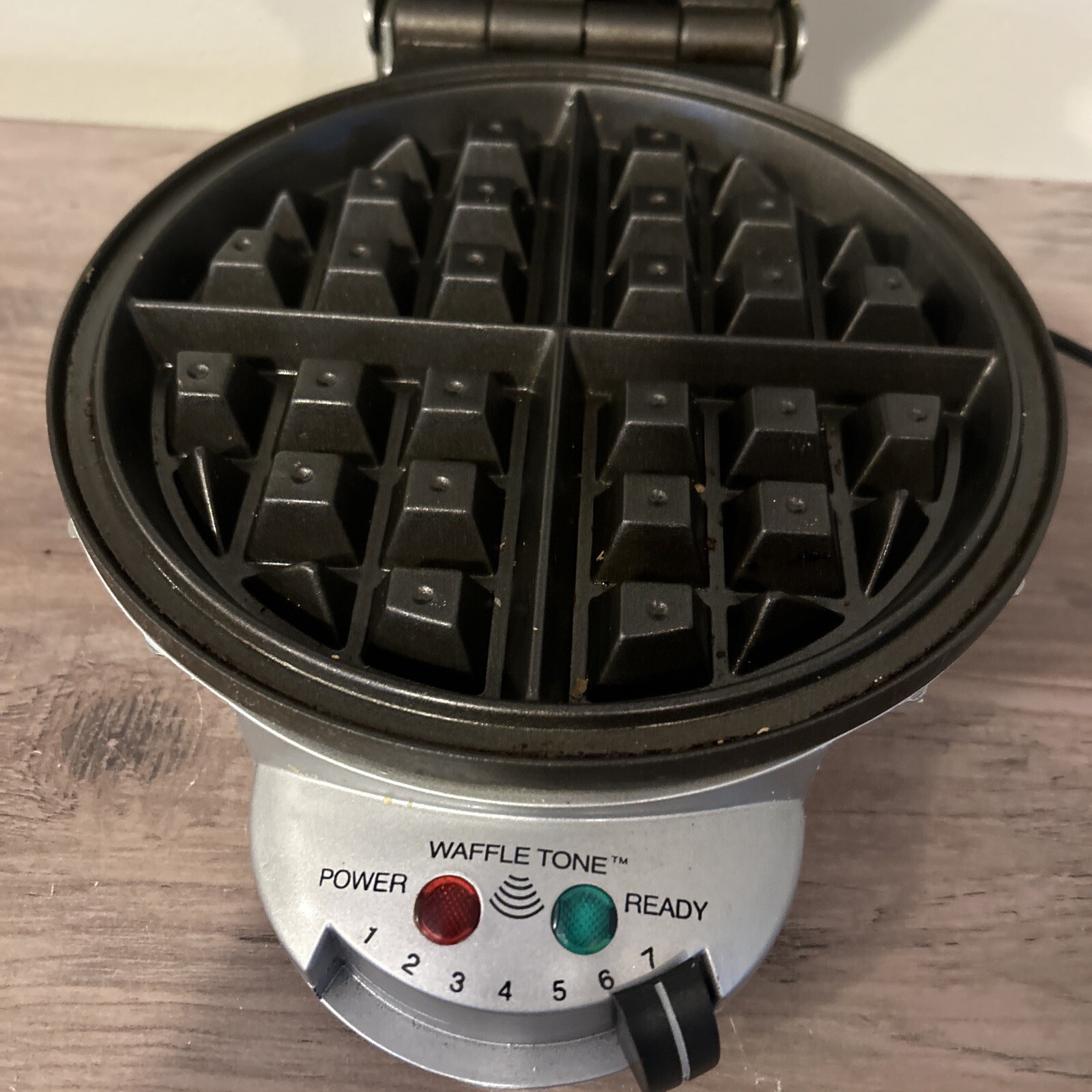 VILLAWARE UNO CLASSIC WAFFLER Round Waffle Iron Maker Model 2004 eBay