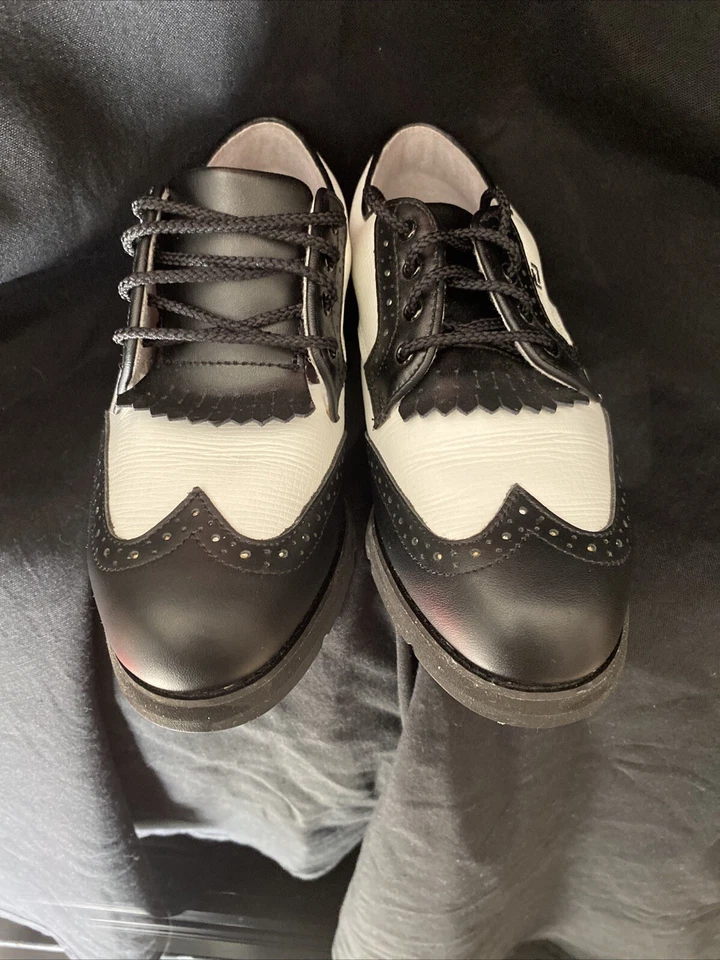 Zapatos de golf FootJoy Soft Joy Terrain 6M negros/blancos - Usados, ¡excelente estado! Foto 2 de 4