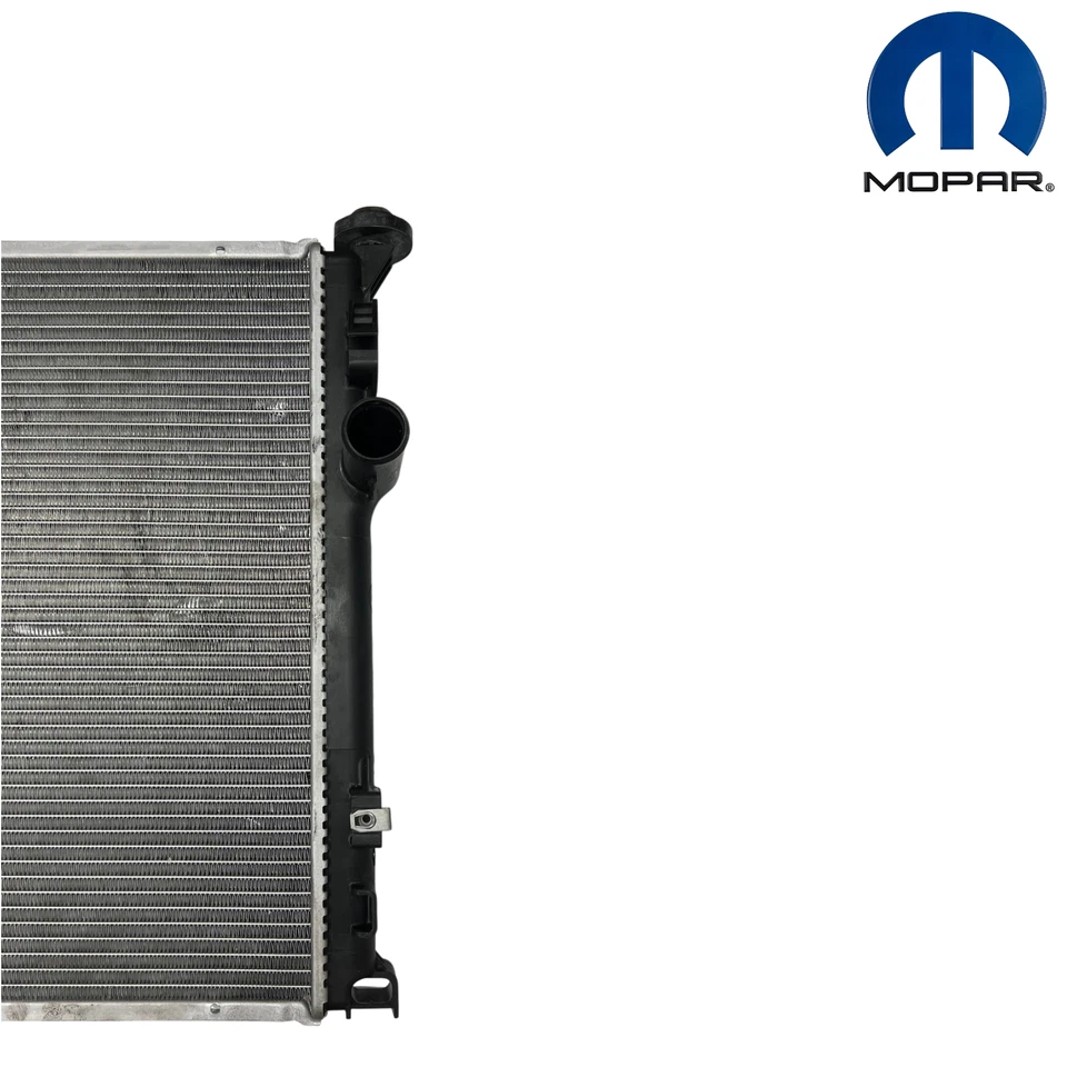 Radiador de refrigeración del motor Chrysler 300 Dodge Charger Magnum MOPAR 2005-2010 OEM Foto 3 de 4