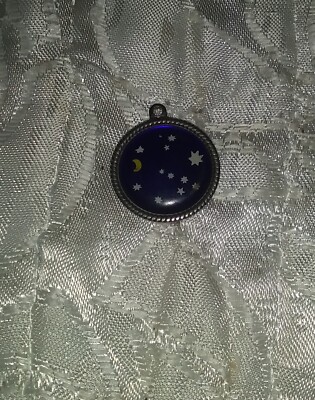 VINTAGE ANHÄNGER MIT MOND UND STERNEN