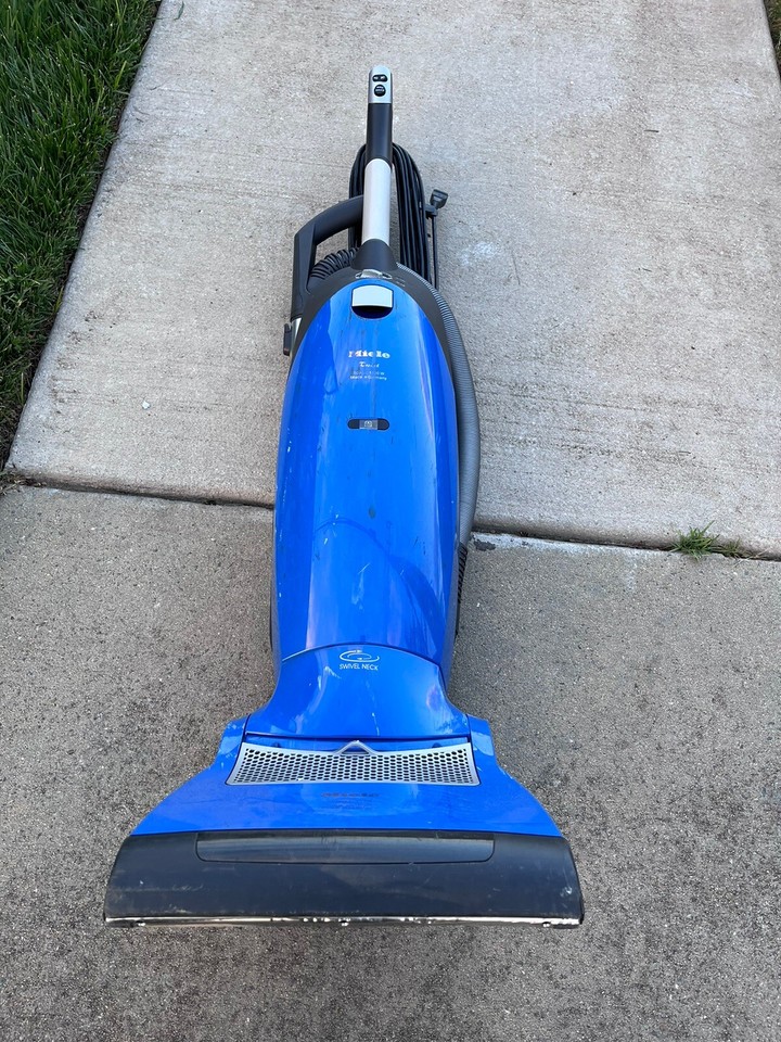 MIELE TWIST S7210 UPRIGHT VACUUM CLEANER BLUE MADE IN GERMANY NO Bag eBay