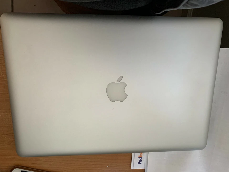 Macbook Pro 2011 15 inches for parts i7 2.0ghz 8/500 gb - Image 4 of 4