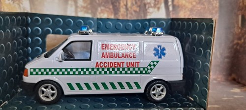 1/43 Cararama Volkswagen furgone ambulanza - Foto 1 di 3