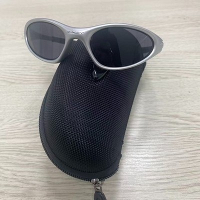 Oakley Minute Gen1 Minute1.0 Sunglasses Sliver Frame Black Lenses