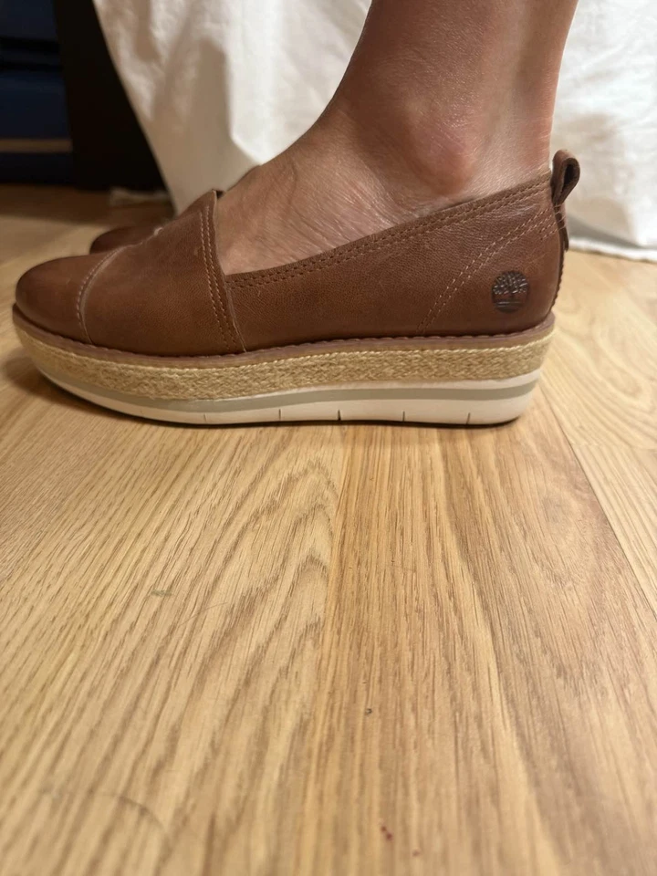 Mocasín Timberland para mujer con plataforma de cuero con punta Emerson marrón sin cordones Foto 3 de 4