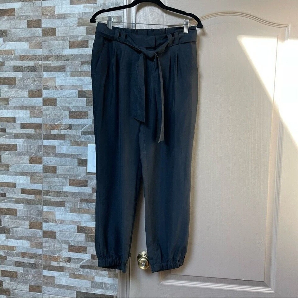 Joggers Twenty One 100% seda com cinto cinza tamanho pequeno - Imagem 2 de 4