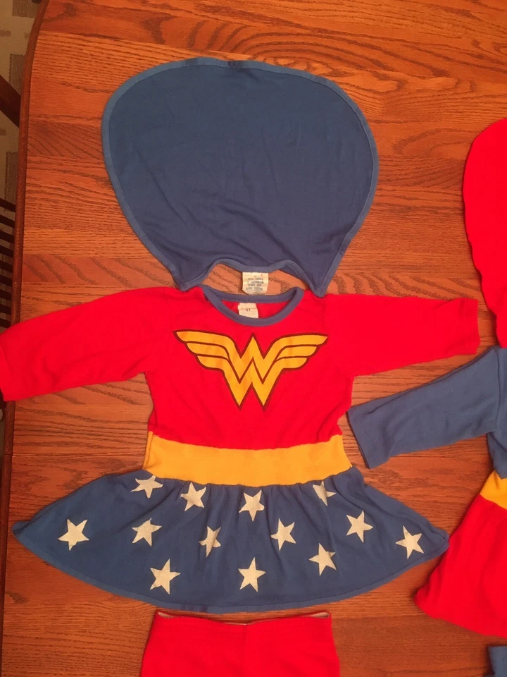 VTG 1980 TWINS Halloween Outfits DC Comic Wonder Women & Super Girl w/Cape Sz 4T - Image 2 of 4