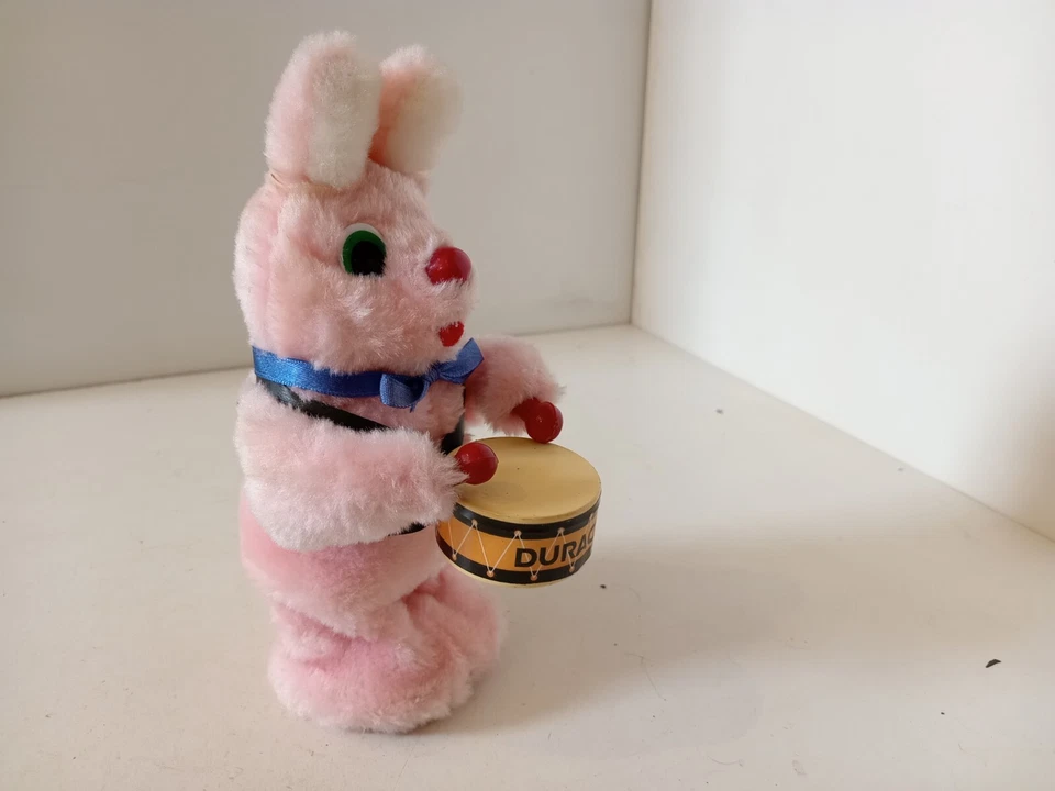 Duracell Lapin peluche rose avec baguettes et tambour 1/6 Les photos font la des - Photo 2/4