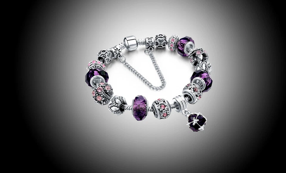 Pulsera con dije de circonita cúbica de cristal púrpura chapado en oro de 18 quilates hecha con elemento Swarovski Foto 2 de 3