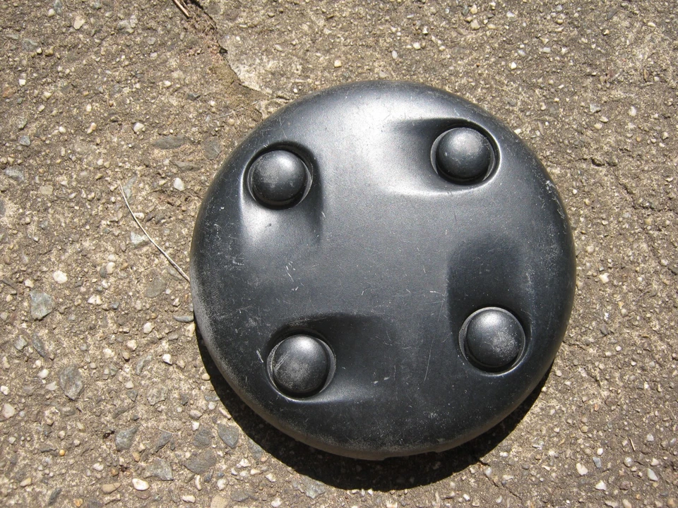 Un tapacubos tapa central de neón Plymouth Chrysler 1995 1996 genuino para rueda de 13 pulgadas Foto 2 de 4